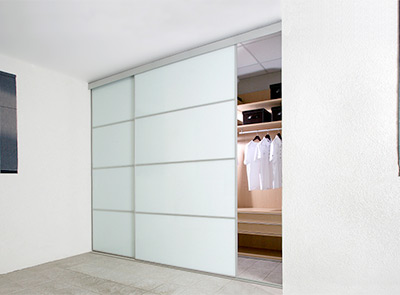 Minimalist sliding wardrobe doors
